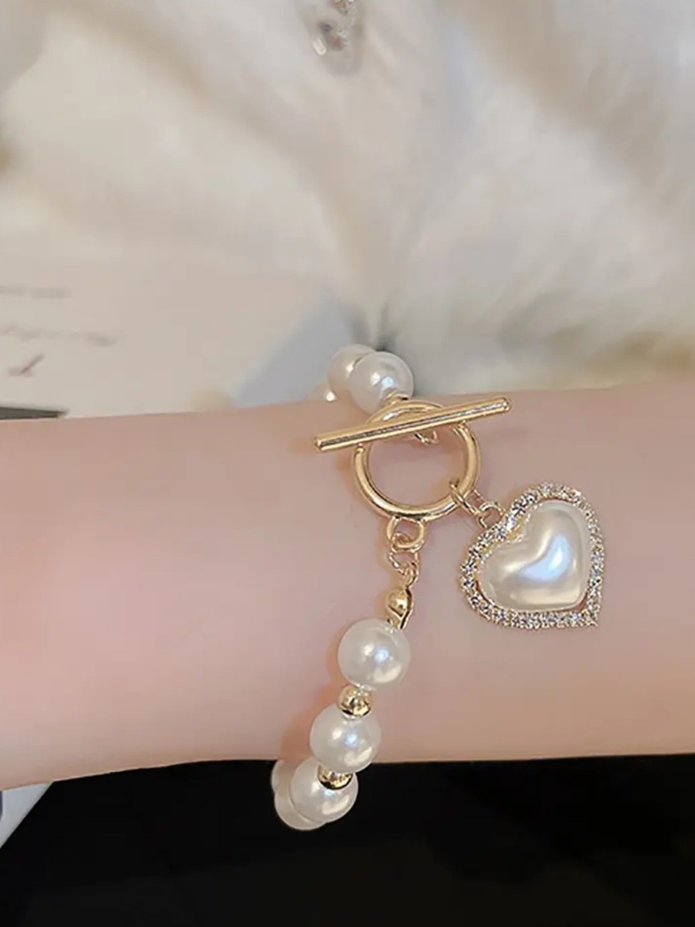Pearl Heart Toggle Bracelet - White and Gold Women’s Jewelry - Picture 4 of 7